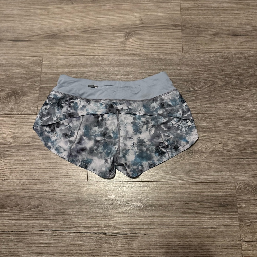 BRAND NEW BARELY WORN Lulu Size 4 ,  2.5 inch Pattern Speed Ups